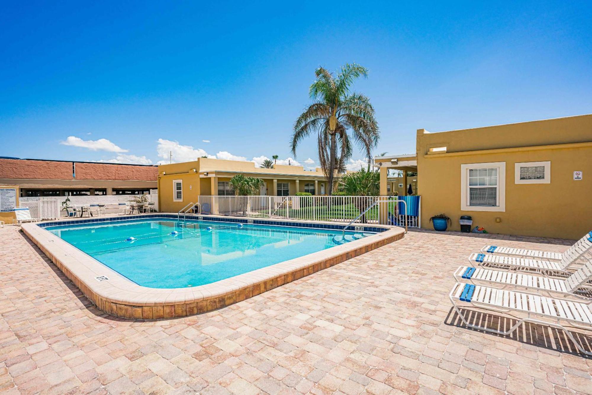 Beachside Retreat W Heated Pool St. Pete Beach Exterior photo